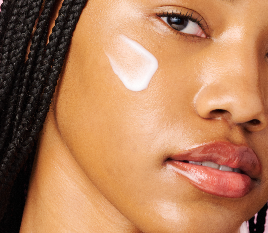 Strengthens the skin barrier